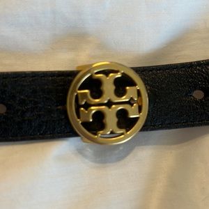 Women’s Tory Burch Miller Black and Brown rev  belt, 1 inch , size med,gold buck